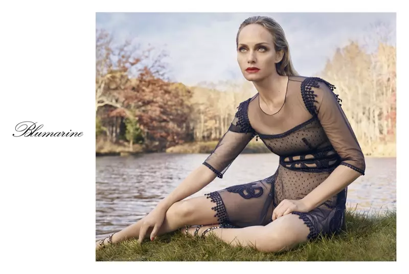 Amber Valletta đóng vai chính trong chiến dịch xuân hè 2018 của Blumarine