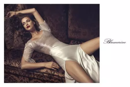 U-Irina Shayk Smolders kwiPhulo leBlumarine's Fall 2017