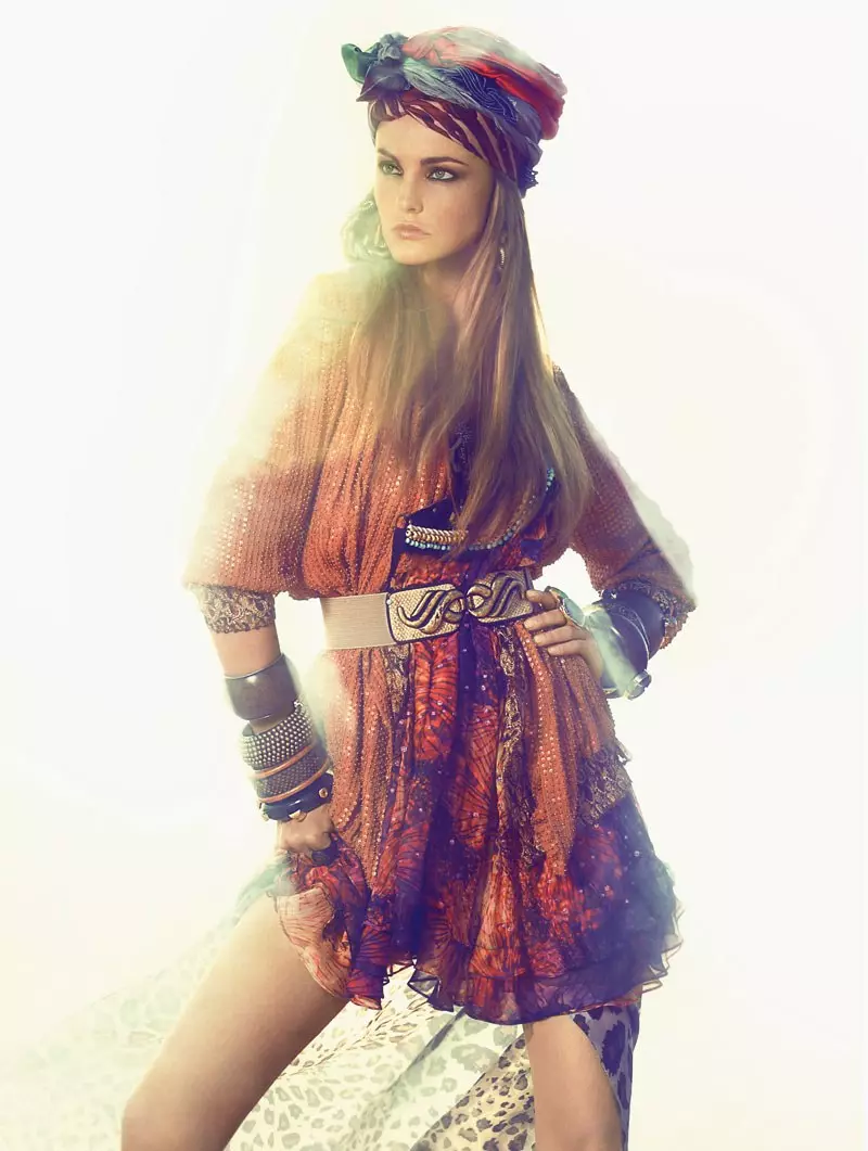 Caroline Trentini Elle Brazil üçün Noyabr 2010 Zee Nunes və André Katopodis tərəfindən