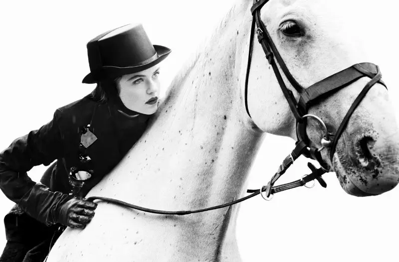 Rasa Zukauskaite Models Equestrian Fashion for Marie Claire Spain av Sergi Pons