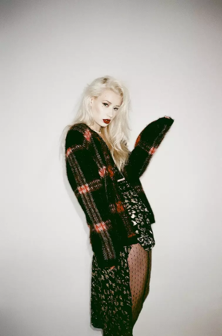 Iggy Azalea Bintang ing Paper's Oktober 2013 Cover Story dening Harper Smith