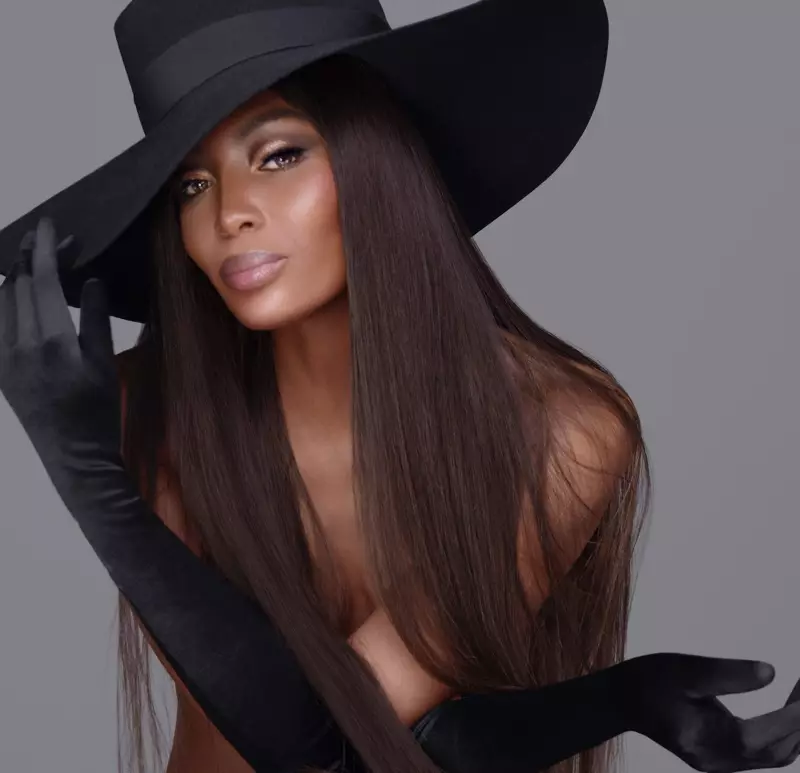 Naomi Campbell joacă în campania de rimel Pat McGrath Labs Dark Star.