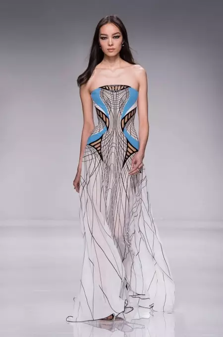 Atelier Versace Spring 2016 Couture साठी स्पोर्टी ग्लॅम करते