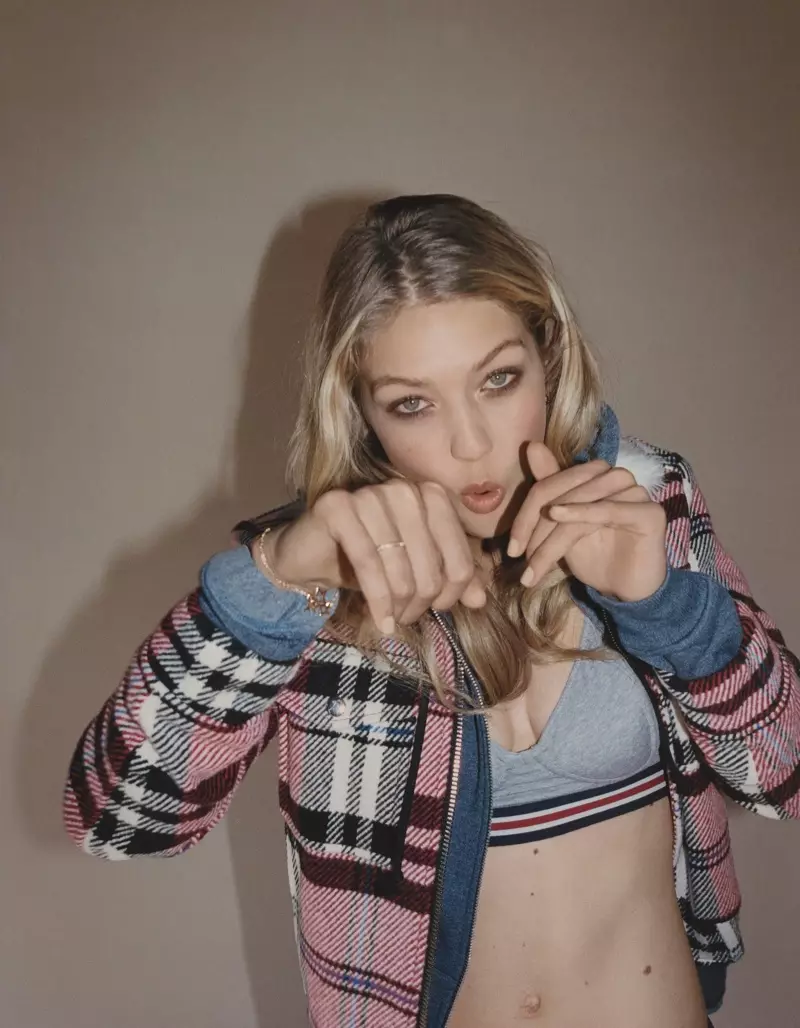 Gigi Hadid dallon stilin e rastësishëm në fushatën e vjeshtës 2015 të Topshop-it