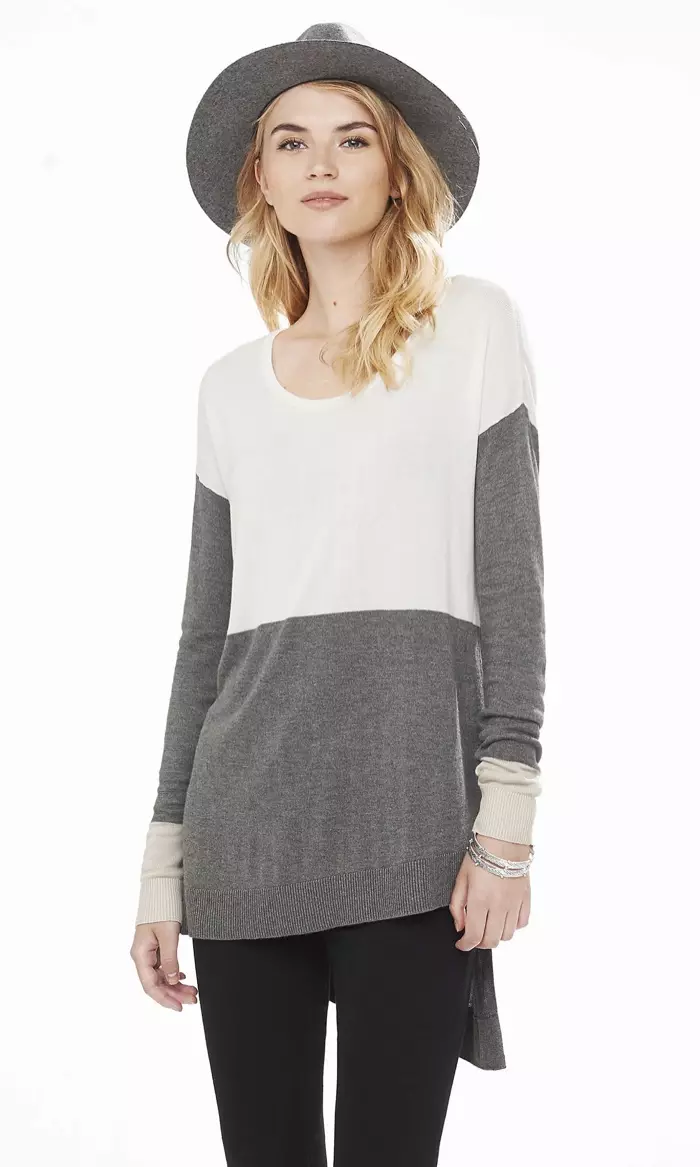 Available ang Express Color-Block Asymmetrical-Hem Tunic Sweater sa halagang $59.90