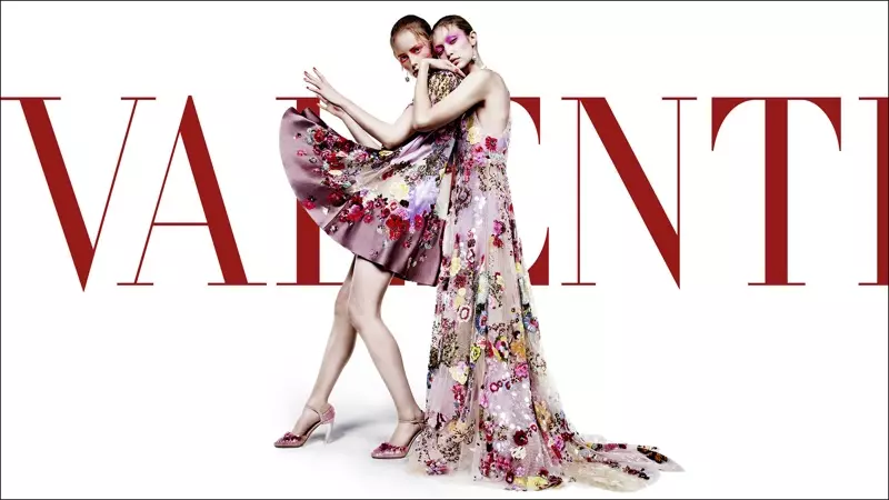 Valentino'nun 2018 baharındaki reklam kampanyasından bir görüntü