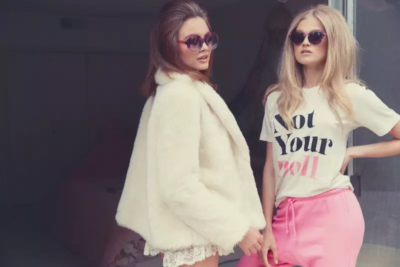 Modelos Vita Sidorkina e Kristina Perie Channel estilo anos 60 na colección Wildfox's Resort 2015