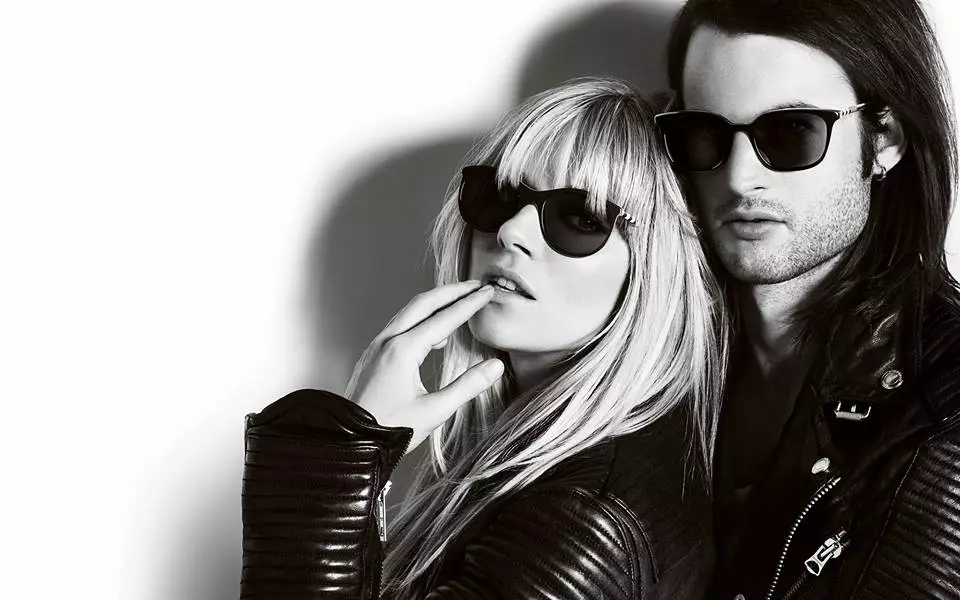 “Sienna Miller Fronts Burberry Fall 2013” kampaniýasy Beau Tom Sturridge bilen