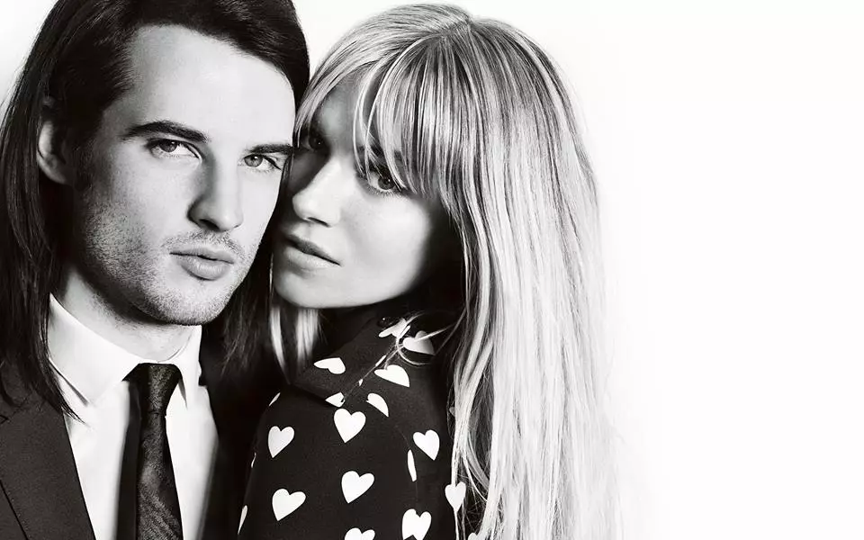 Sjenna Millere piedalās Burberry 2013. gada rudens kampaņā kopā ar Beau Tom Sturridge