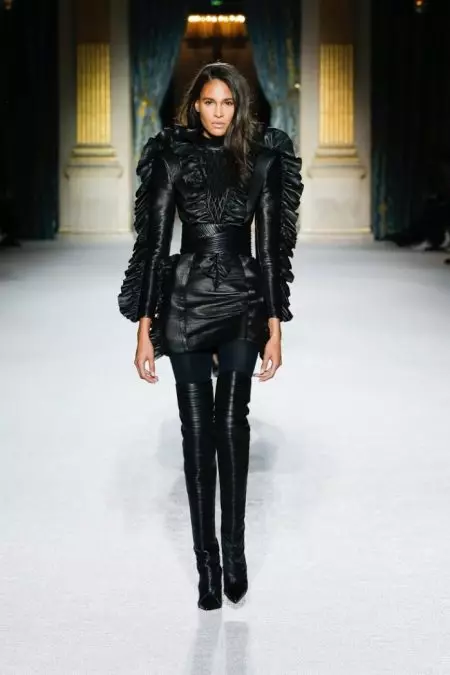 Balmain 2018 жылдың күзінде футуристік бағытқа ауысады