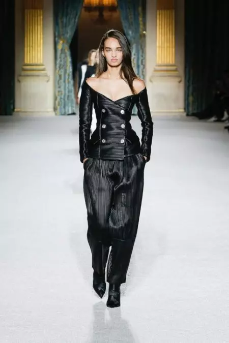 Balmain Goes Futuristic cho mùa thu 2018