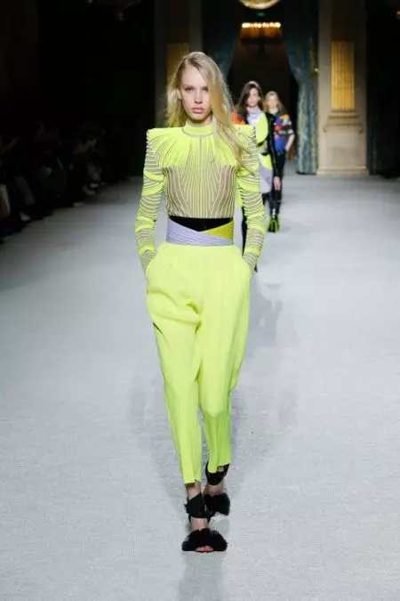 Balmain se torna futurista para o outono de 2018