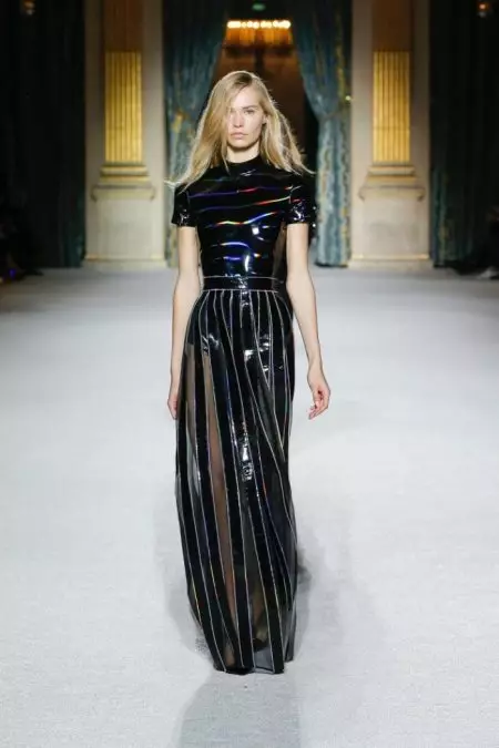 Balmain 2018 жылдың күзінде футуристік бағытқа ауысады