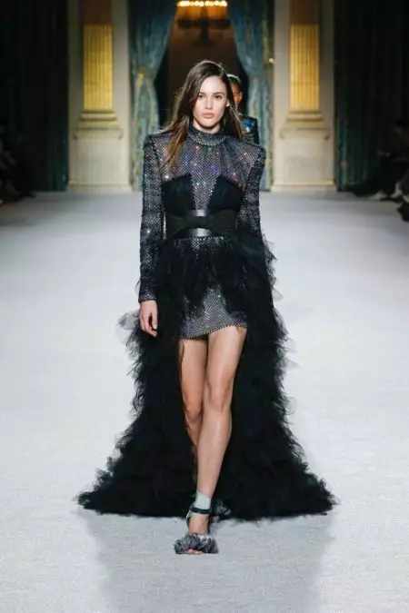 Balmain Dadi Futuristik kanggo Musim Gugur 2018