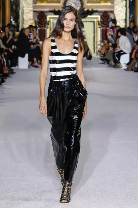 Balmain bietet Luxe Monochrome für das Frühjahr 2018 an