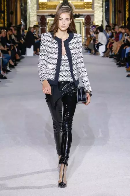 Balmain เสนอ Luxe Monochrome สำหรับฤดูใบไม้ผลิปี 2018