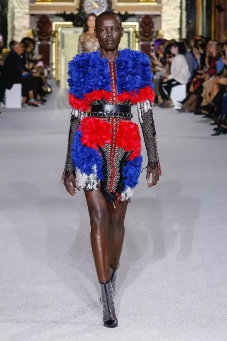 Balmain, 2018 İlkbaharı İçin Lüks Monokrom Sunuyor