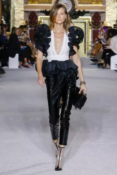 Balmain cung cấp Luxe Monochrome cho mùa xuân 2018