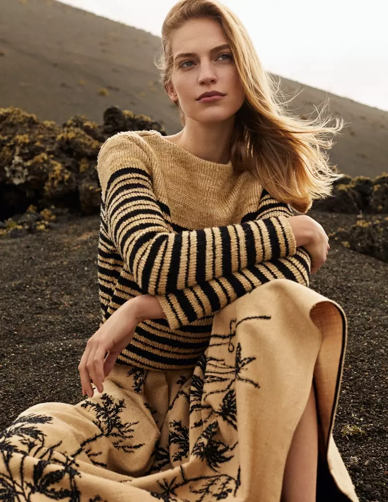 Vanessa Axente Embraces Sab nraum zoov zam hauv Harper's Bazaar Spain