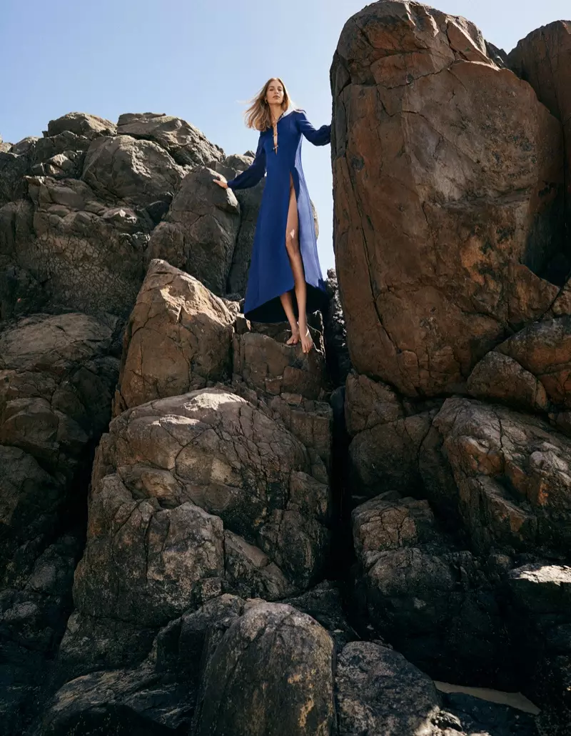 Vanessa Axente präsentiert Outdoor-Mode in Harper's Bazaar Spanien