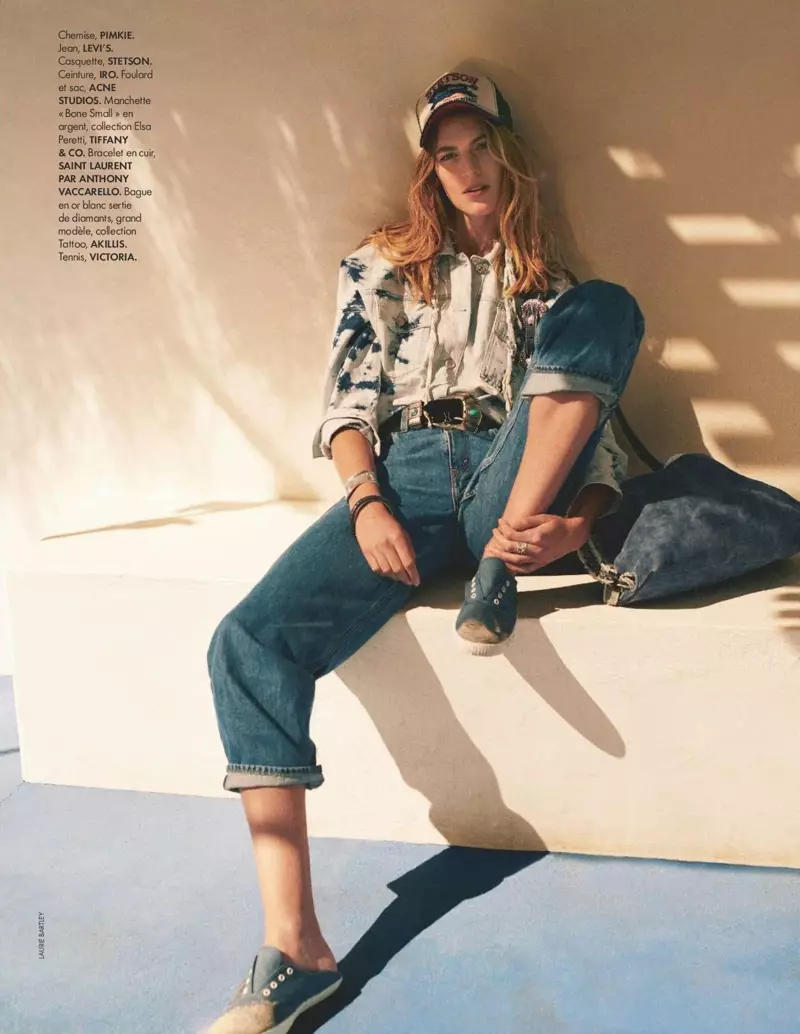 Vanessa Axente poseert in coole denim looks voor ELLE France