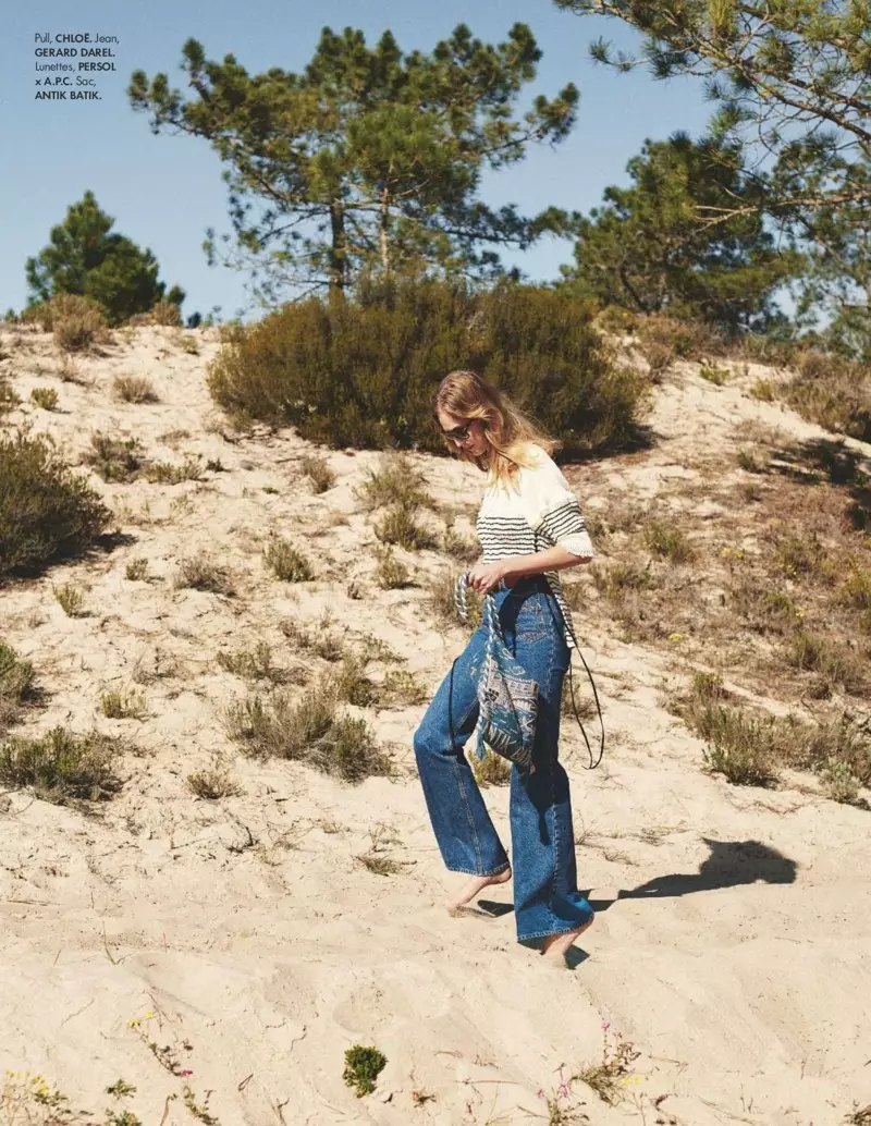 Vanessa Axente poseert in coole denim looks voor ELLE France