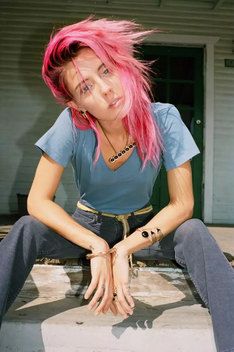 Chloe Norgaard poseeraa 2Bandits kevään 2014 lookbookille