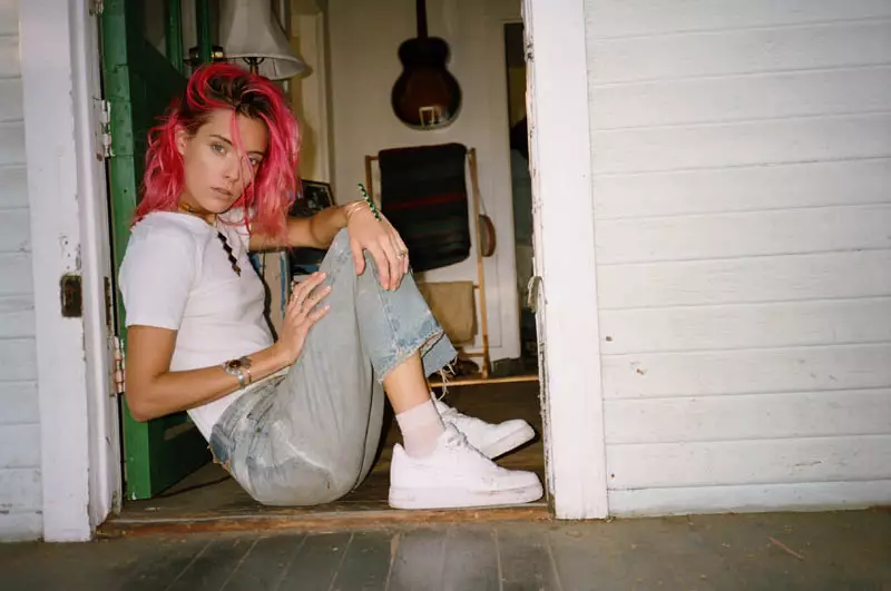 Chloe Norgaard poseeraa 2Bandits kevään 2014 lookbookille