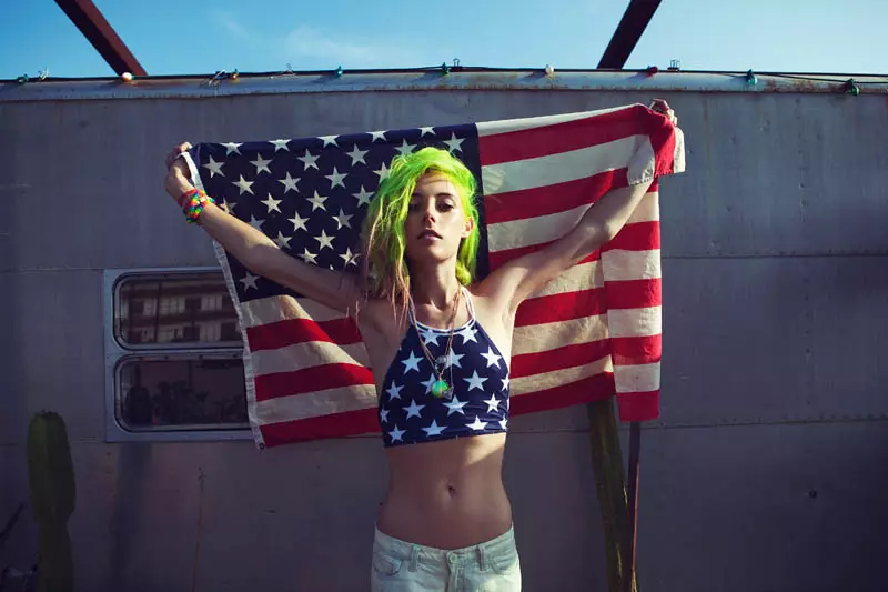 For Love & Lemons devient patriotique avec le lookbook "American Dreamz"