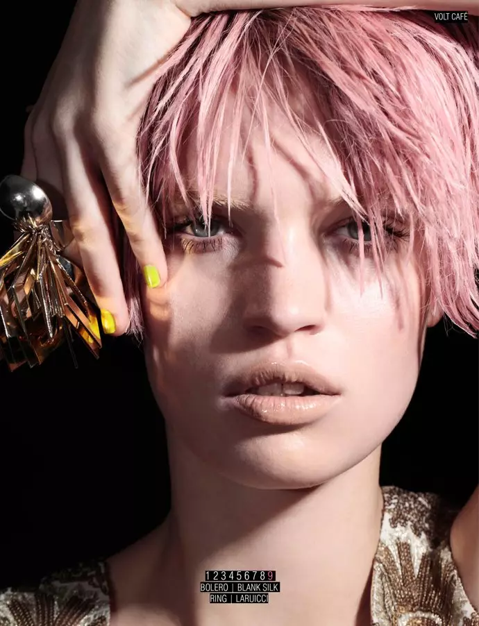 Luisa Bianchin ist eine Pink Lady für Volt #11 von Jacob Sadrak