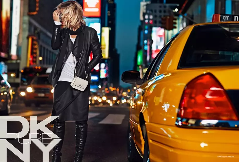 Se Rita Ora i DKNY Resort 2014-kampagnen