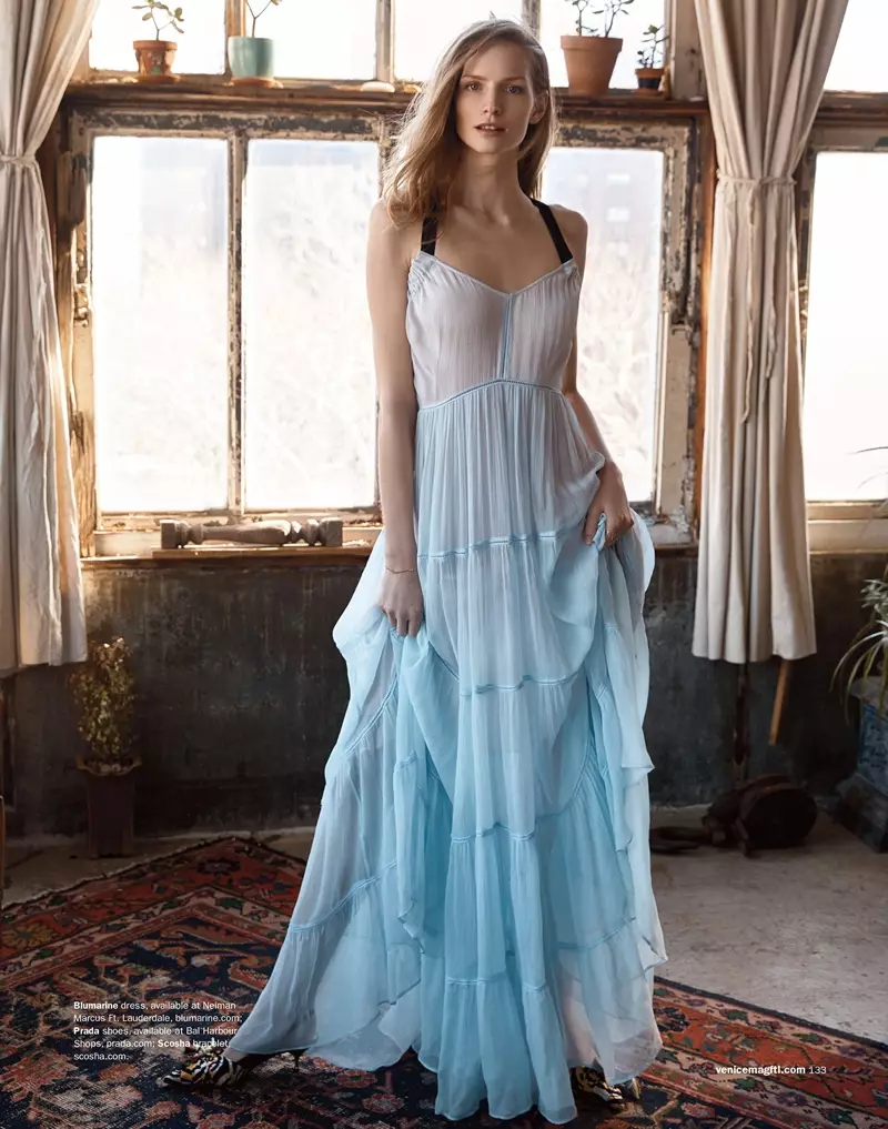 Katrin Thormann draacht 'Light & Airy' Styles foar Venice Magazine