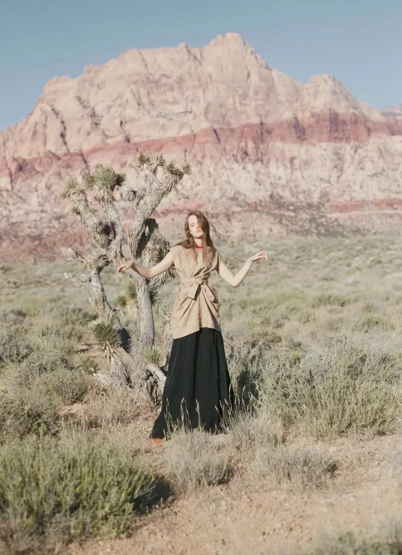 Victoria Anderson Models Chic Desert Styles kwa Marie Claire Australia