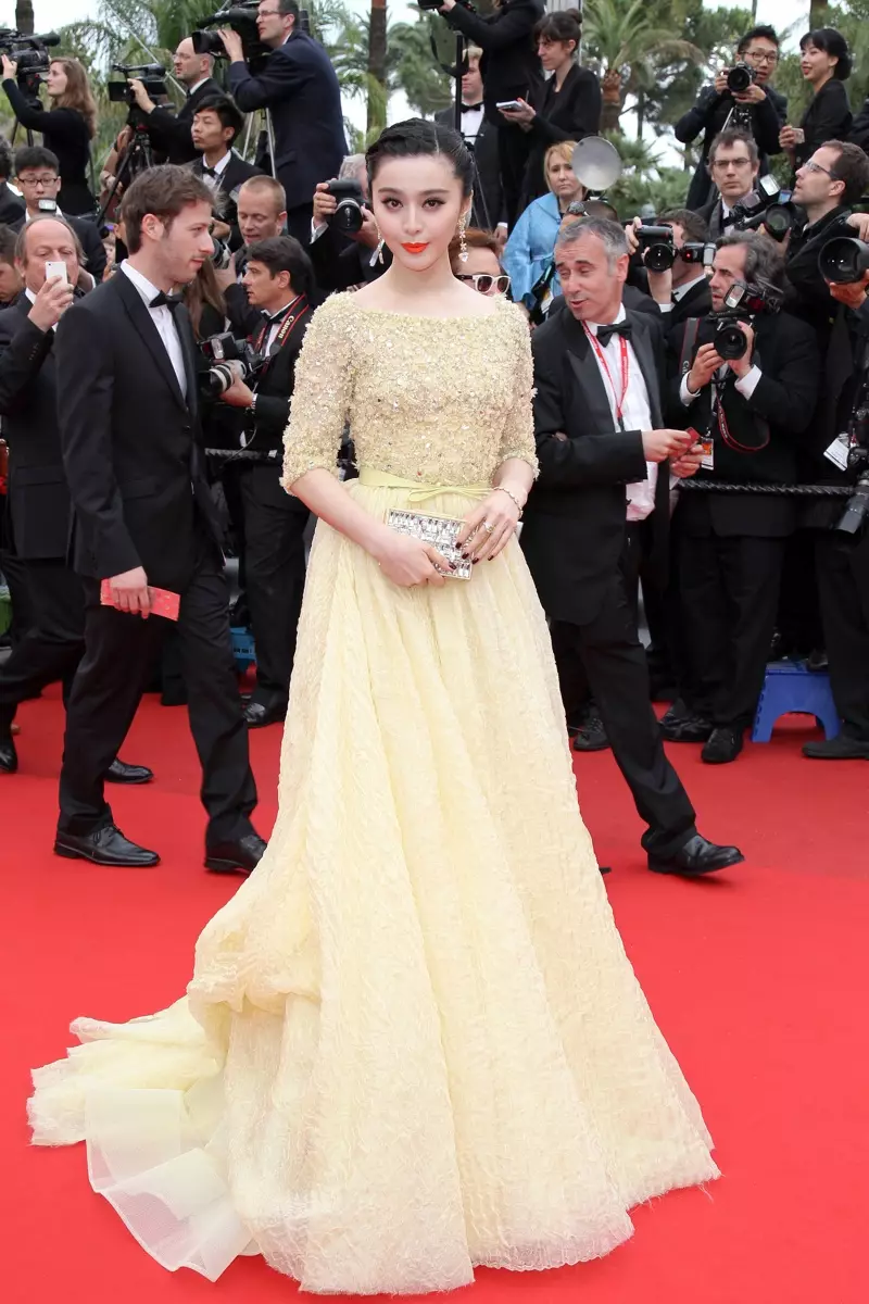 O Fan Bingbing na ofuina i se ofu samasama Elie Saab i le 66th Annual Cannes Film Festival. Ata: Pixplanete / PR Photos