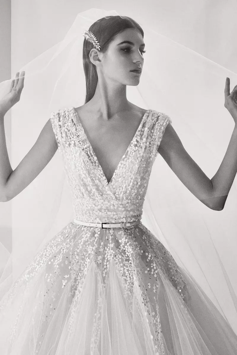 Сватбена рокля на Elie Saab есен 2017: Рокля без ръкави с бродерия с палитра