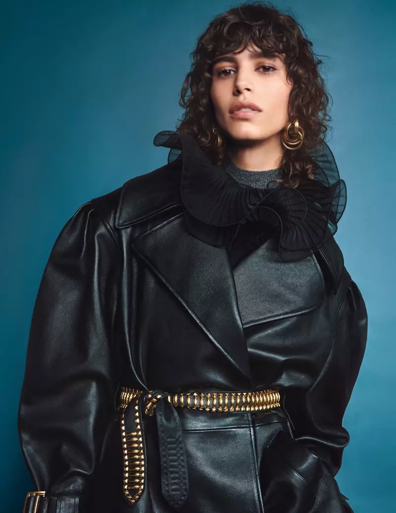 Mica Arganaraz speel in Alberti Ferretti herfs-winter 2020-veldtog.