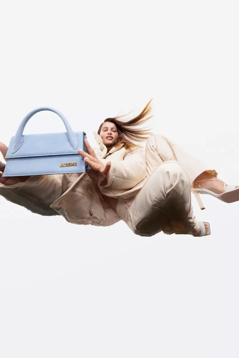 Los bolsos de Jacquemus son los protagonistas de la campaña otoño-invierno 2020.