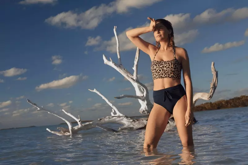 Laetitia Casta membintangi kampanye Etam Swim musim panas 2019