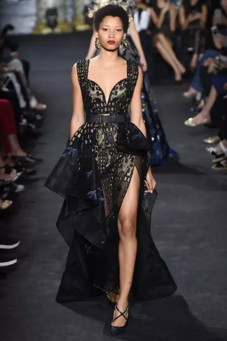 Dinala ni Elie Saab ang New York Skyline sa Fall Haute Couture