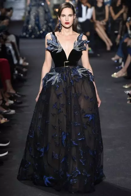 Elie Saab သည် New York Skyline ကို Fall Haute Couture သို့ ယူဆောင်လာသည်။