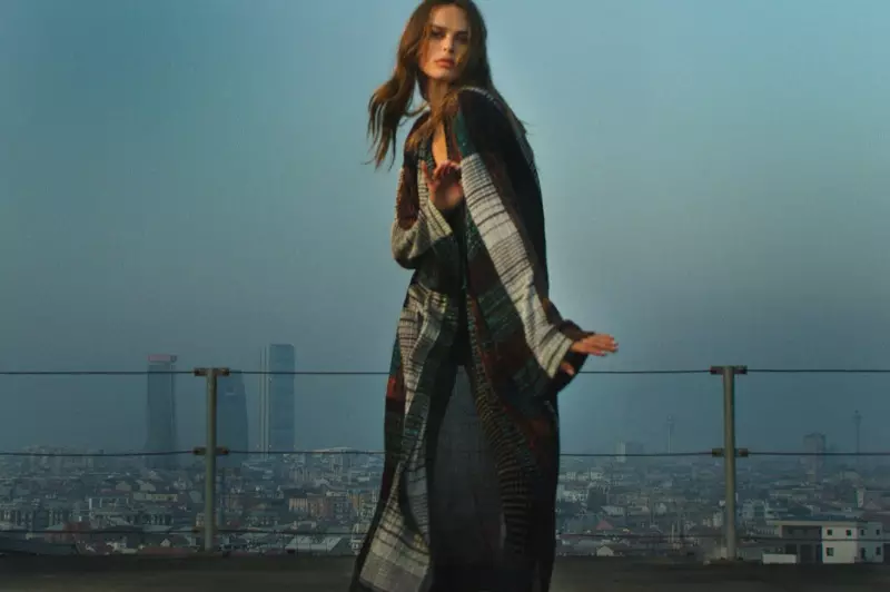 Lumilitaw ang Dutch model na Birgit Kos sa Missoni winter 2020 campaign.