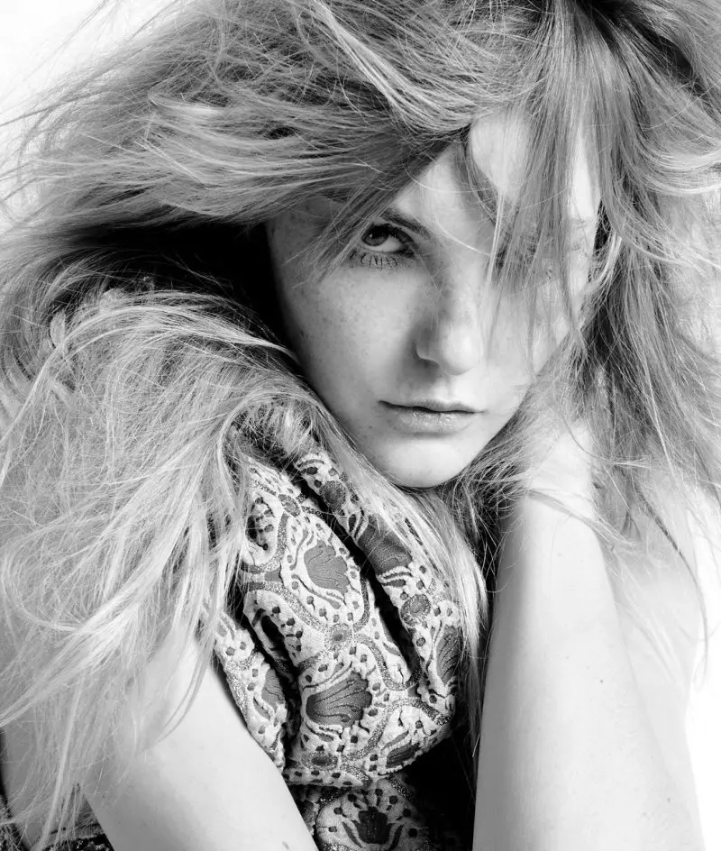 Caroline Trentini de Fabio Bartelt para Caderno Ela