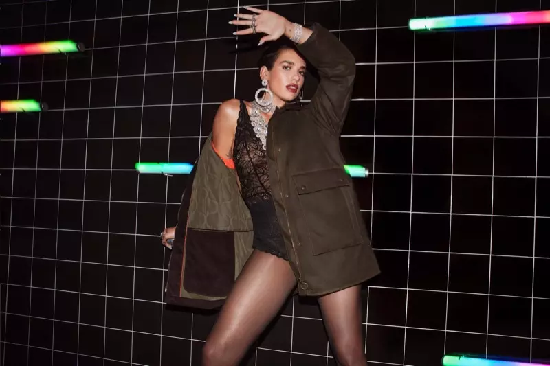 Onye na-abụ abụ Dua Lipa na-emekọrịta ihe na Pepe Jeans