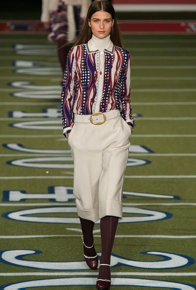 Un look din colecția de iarnă 2015 a lui Tommy Hilfiger