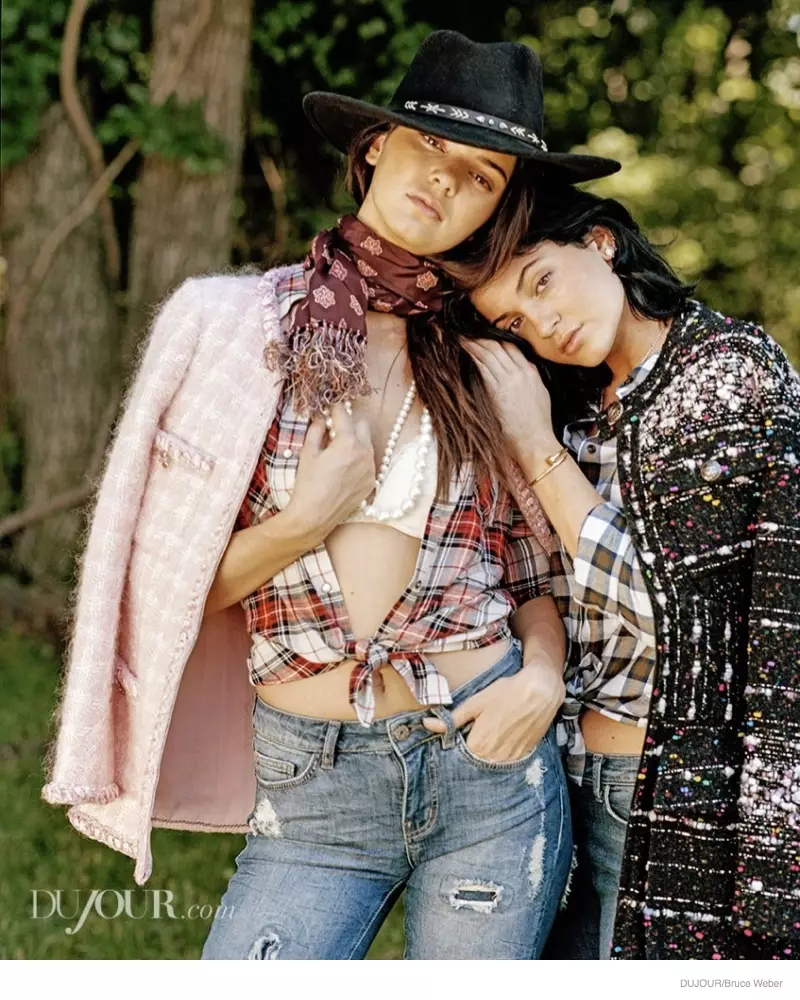 Kendall และ Kylie Jenner โพสท่าให้กับ Bruce Weber ในนิตยสาร Dujour