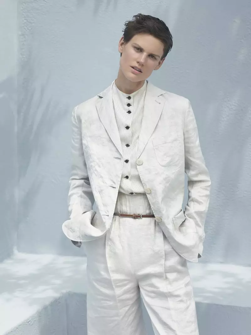 Apimentada, Saskia de Brauw veste branco na campanha do resort 2017 de Giorgio Armani