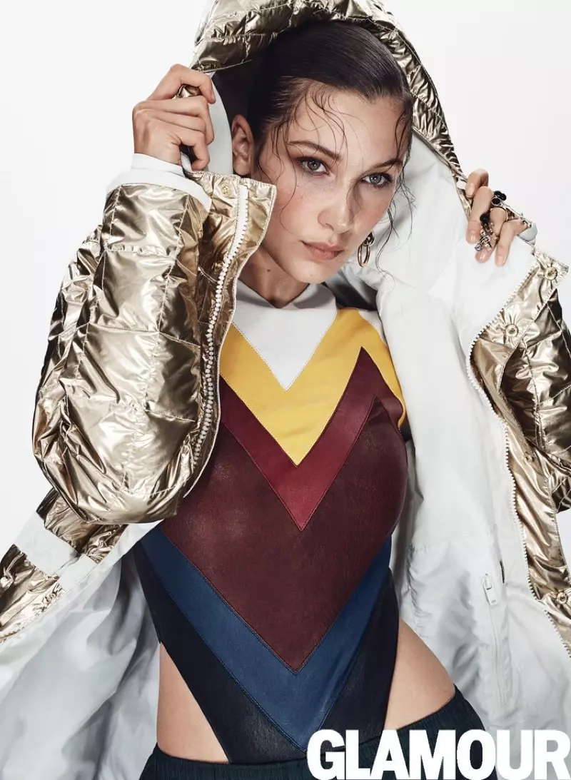 Bella Hadid ស្លៀក L.A.M.B. x អាវ Burton, ឈុតរាងកាយ Y/Project, ខោកីឡា Holloway, ក្រវិល Alexander Wang និងចិញ្ចៀន Dior