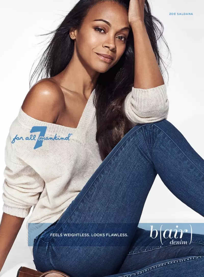 Zoe Saldana porte un pull et un jean slim dans la campagne 7 for All Mankind