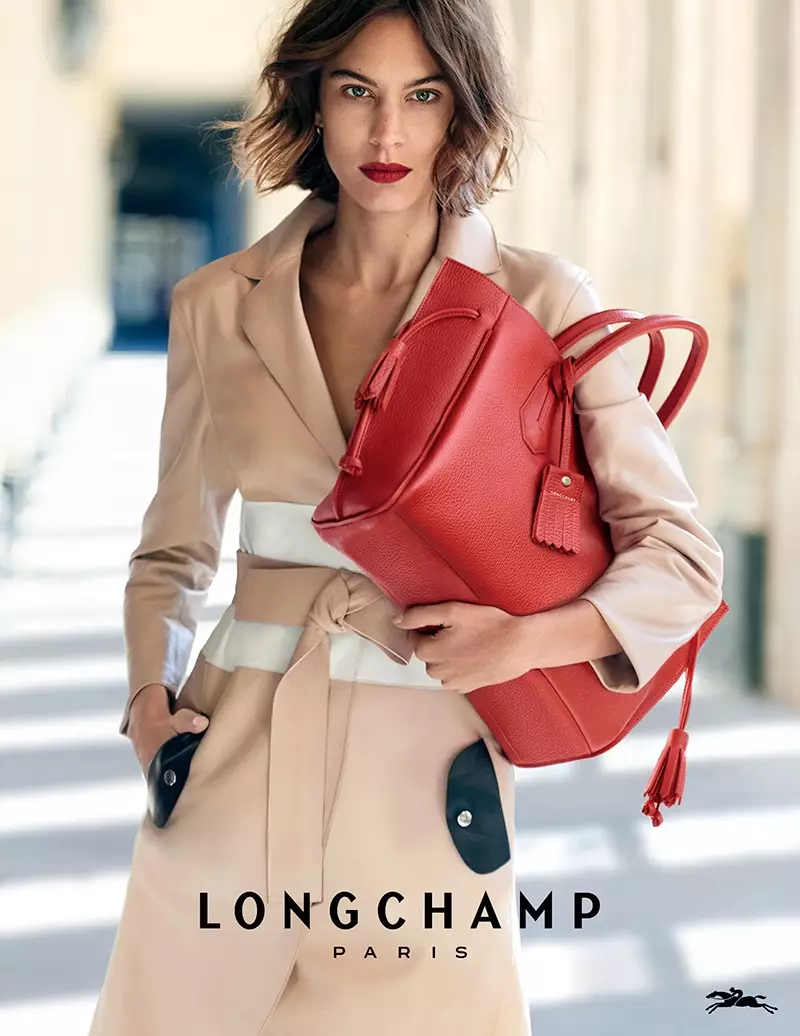 Alexa Chung estrela a campanha primavera-verão 2016 da Longchamp