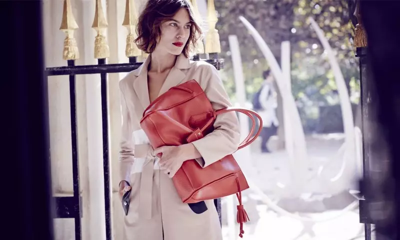 Alexa Chung v zákulisí kampane Longchamp na jar 2016